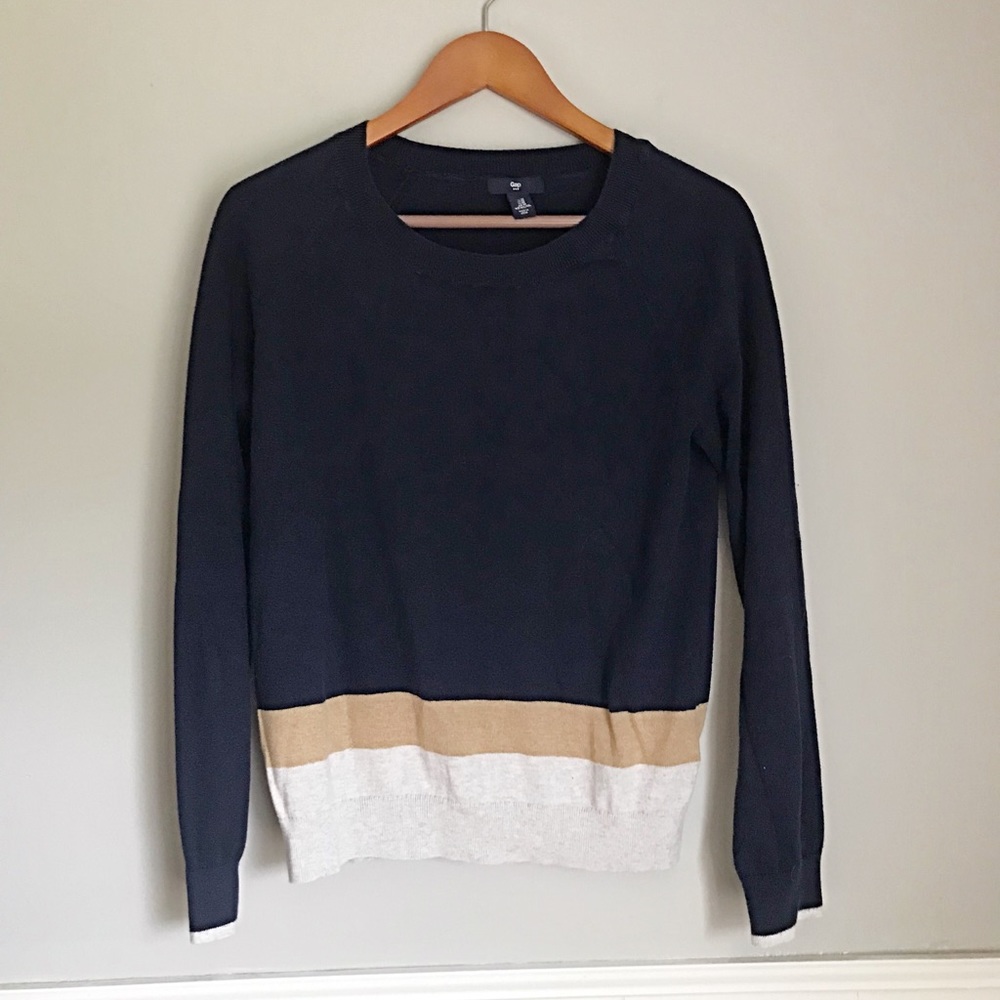 Gap sweater